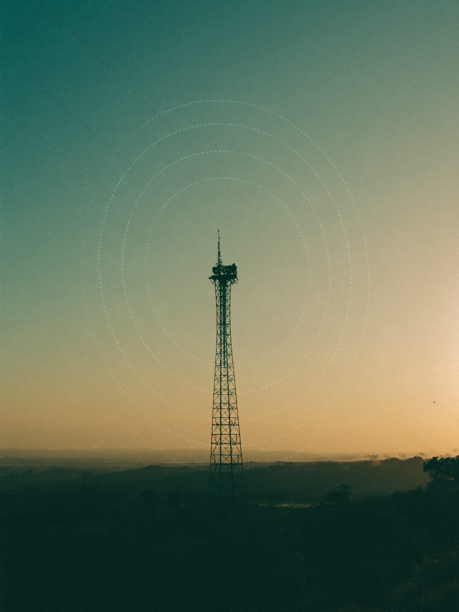 Menara pemancar Prima Siaran saat senja